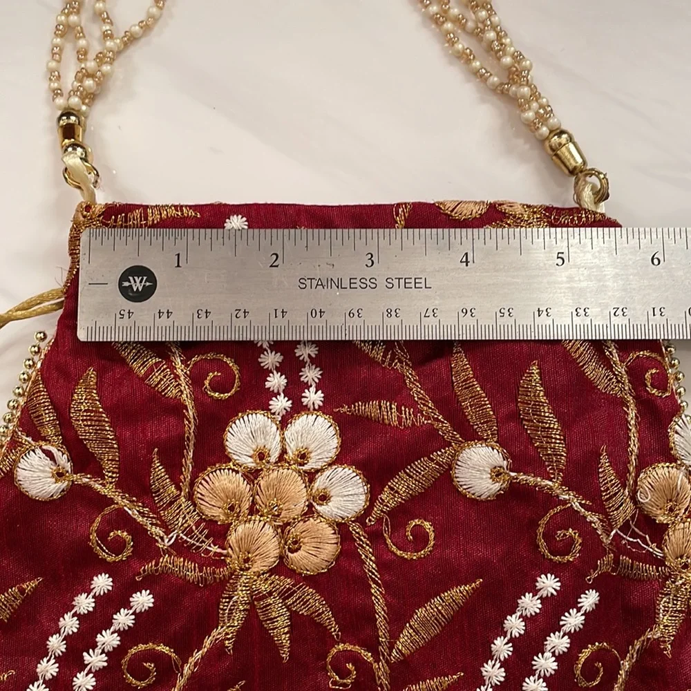 Small Embroidered Hand Bag - Picture 6 of 7